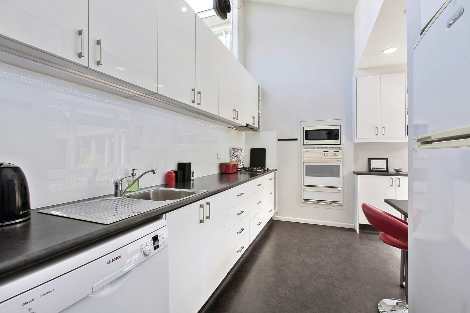 2A Leslie Grove, Brighton, VIC