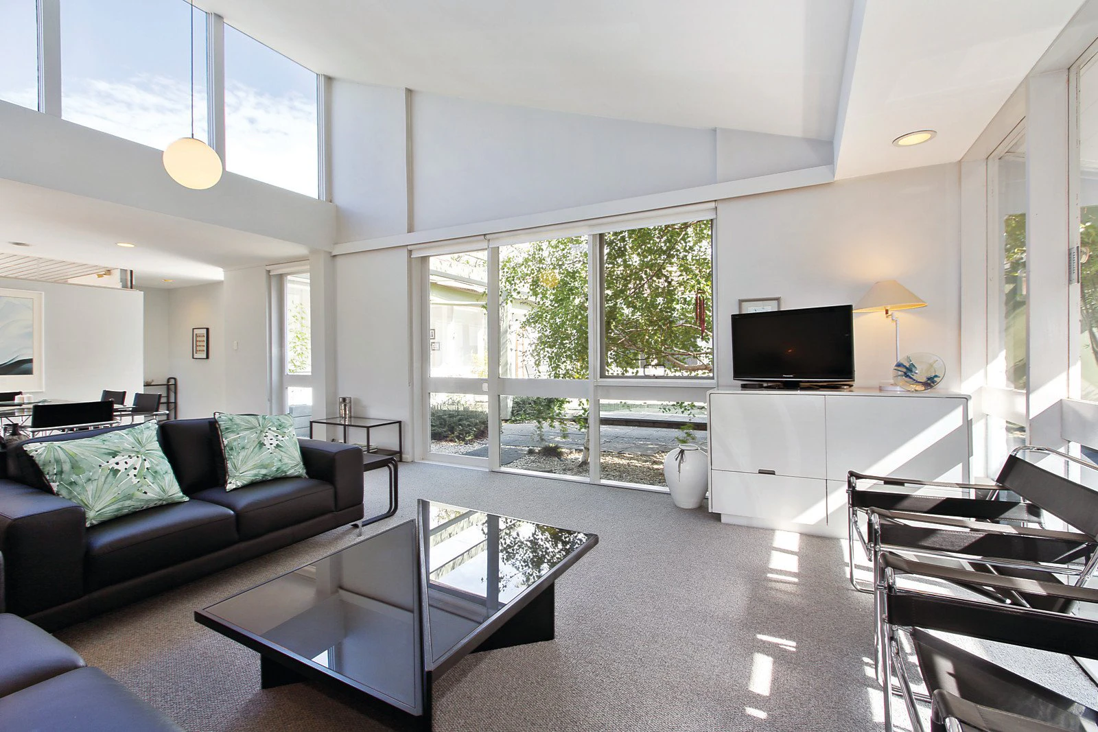 2A Leslie Grove, Brighton, VIC