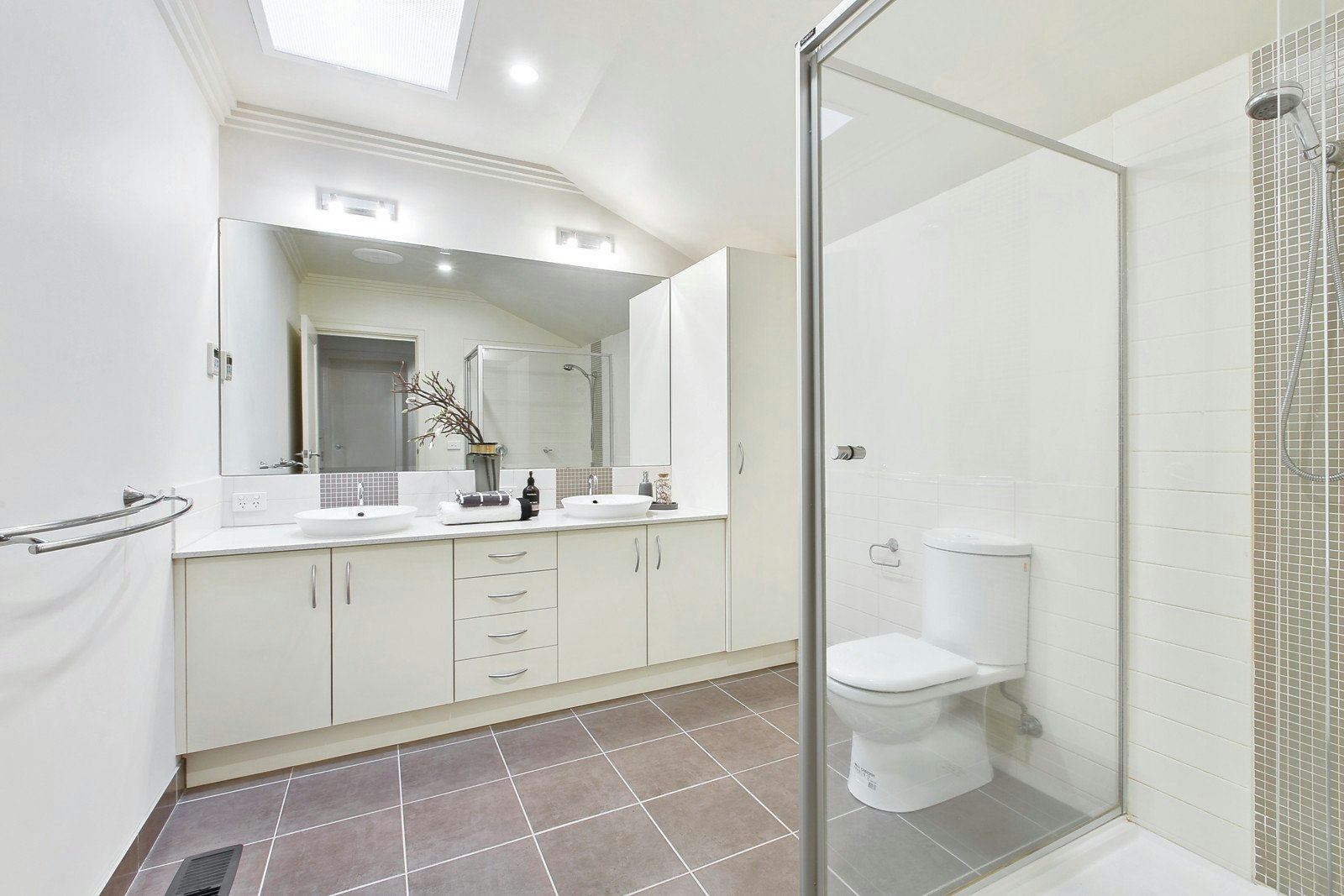 22 Victoria Crescent, Mont Albert, VIC