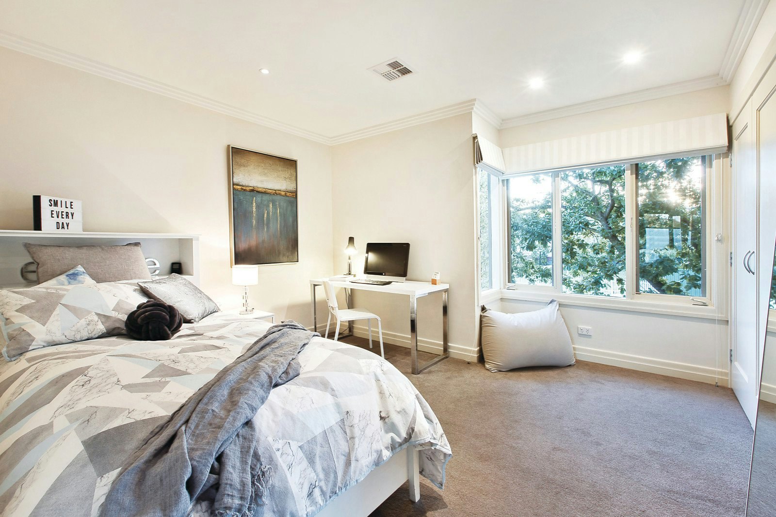 22 Victoria Crescent, Mont Albert, VIC