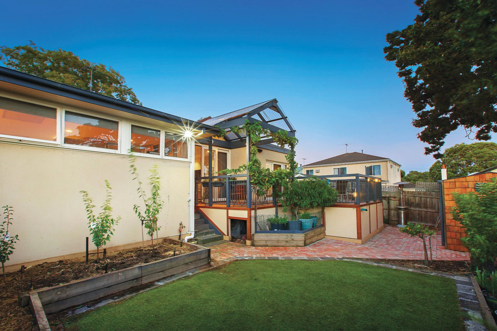 16 Nepean Street, Glen Iris, VIC