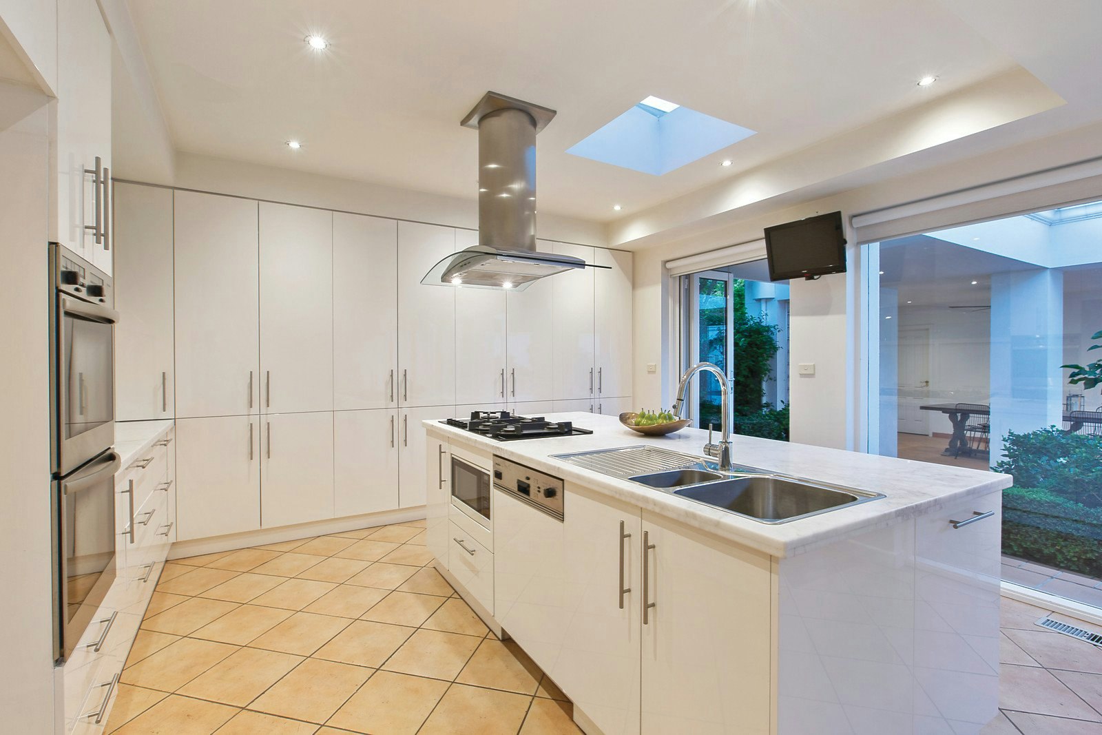 9 Devorgilla Avenue, Toorak, VIC