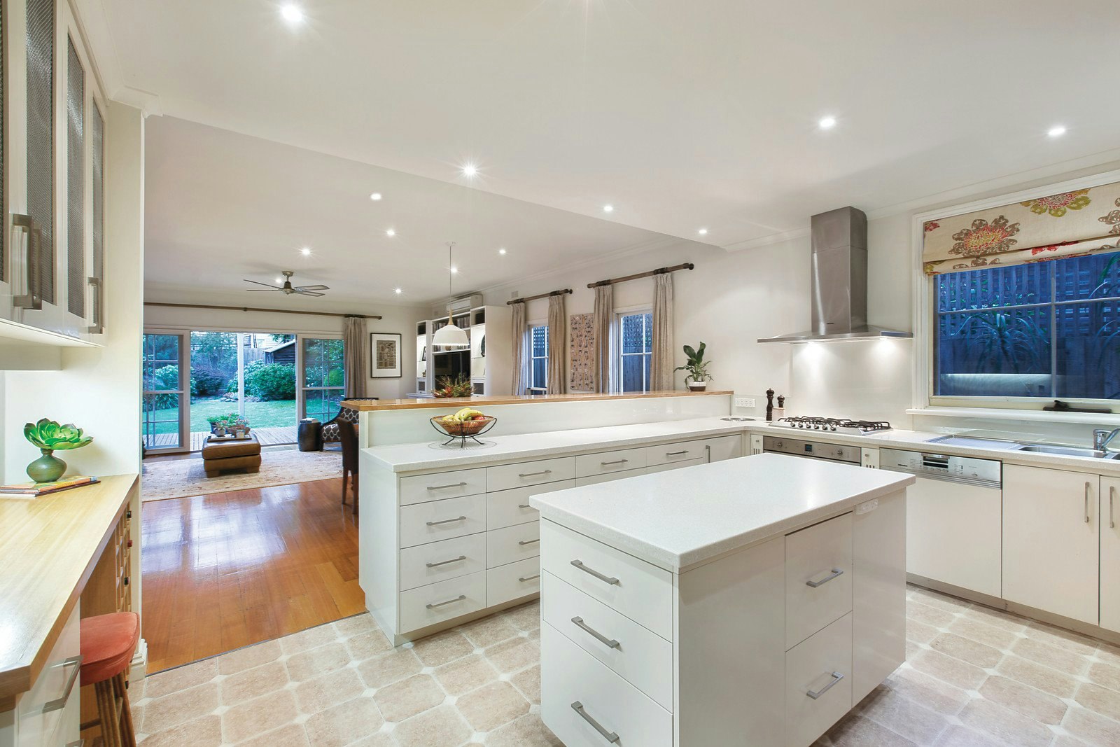 7 Middlesex Road, Surrey Hills, VIC