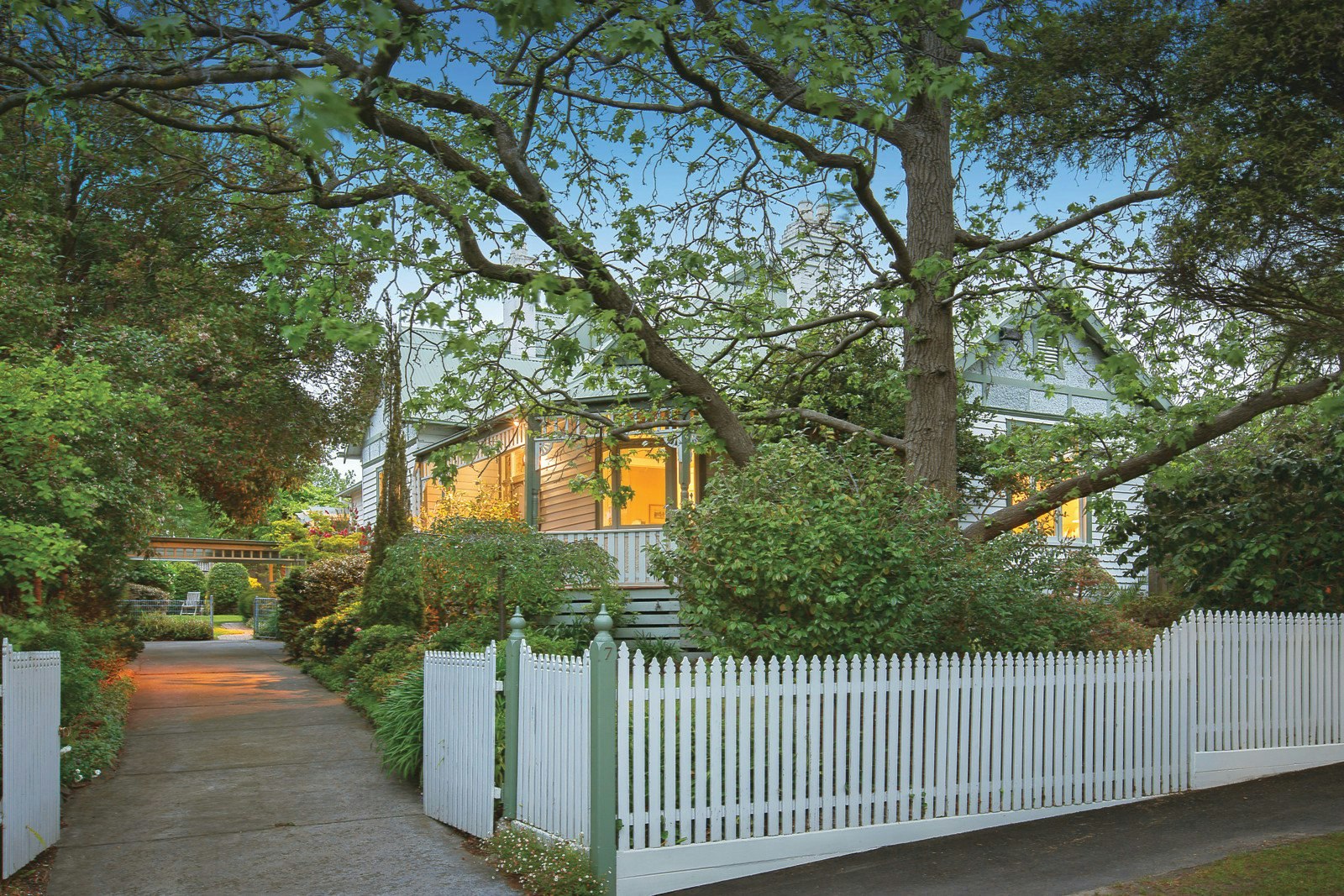 7 Middlesex Road, Surrey Hills, VIC