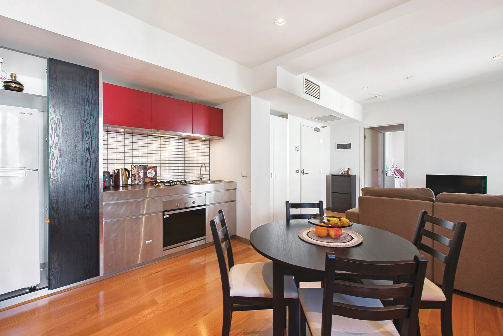 221/9 Commercial Road, Melbourne, VIC
