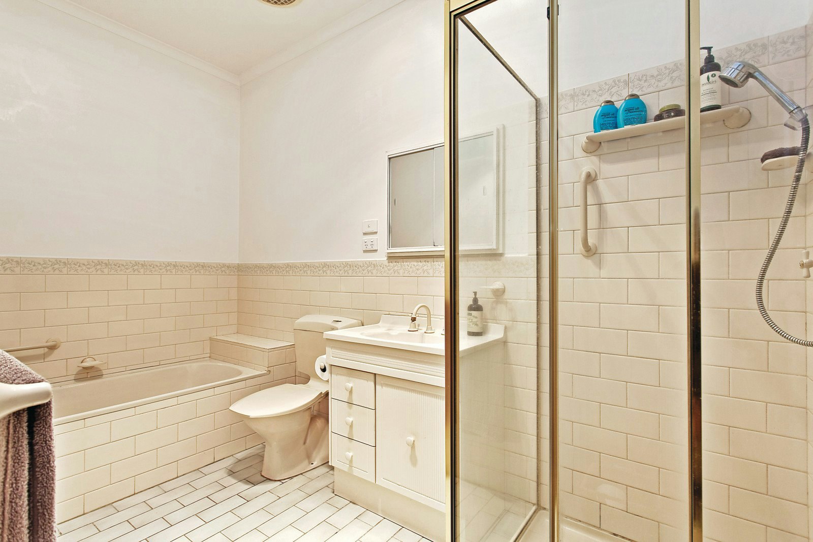 11 Fellows Street, Hughesdale, VIC