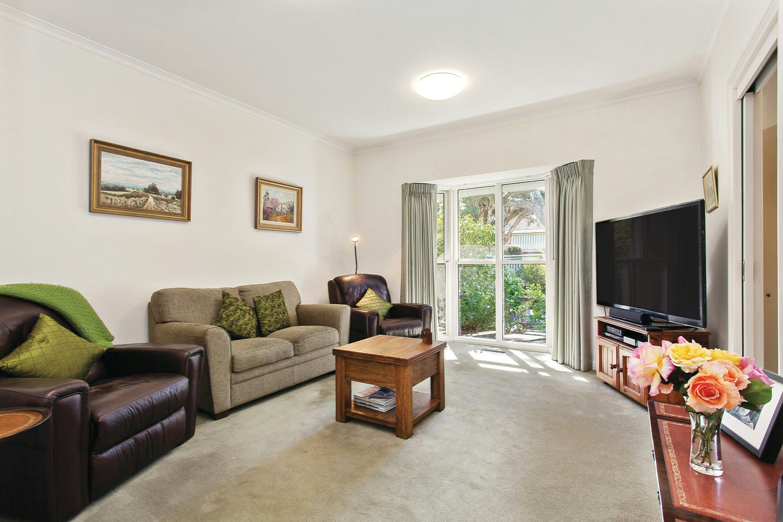 11 Fellows Street, Hughesdale, VIC