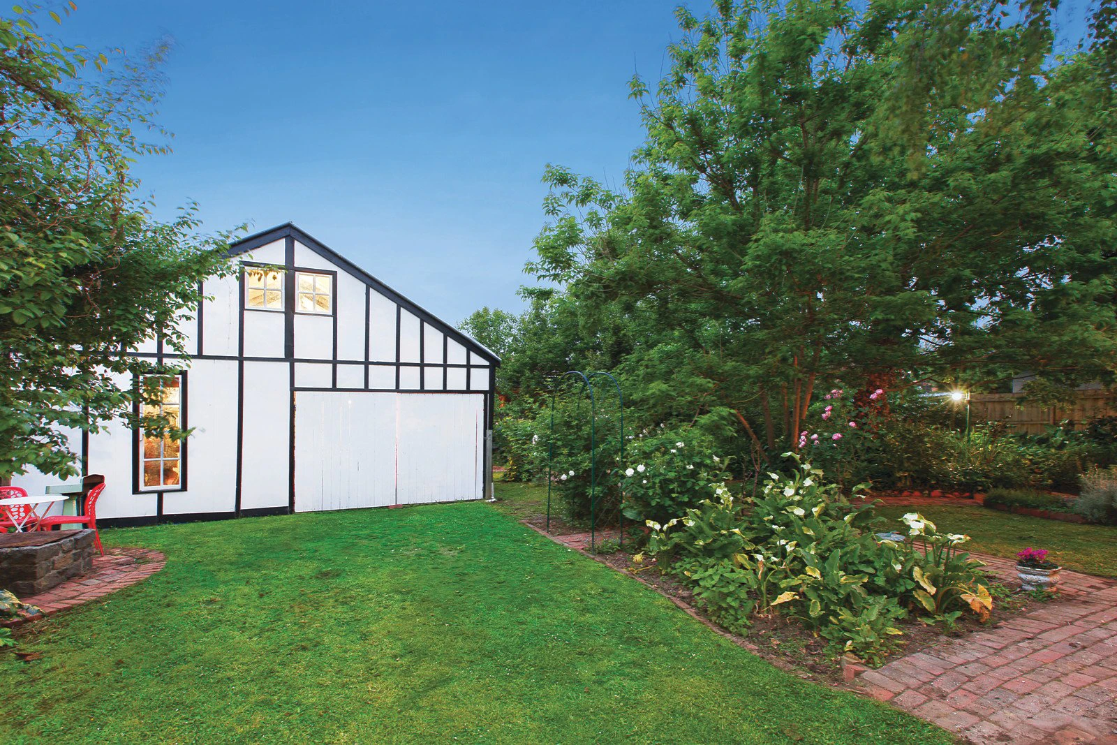 12 St Johns Avenue, Mont Albert, VIC