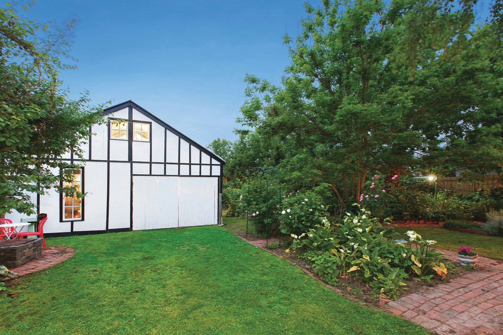 12 St Johns Avenue, Mont Albert, VIC