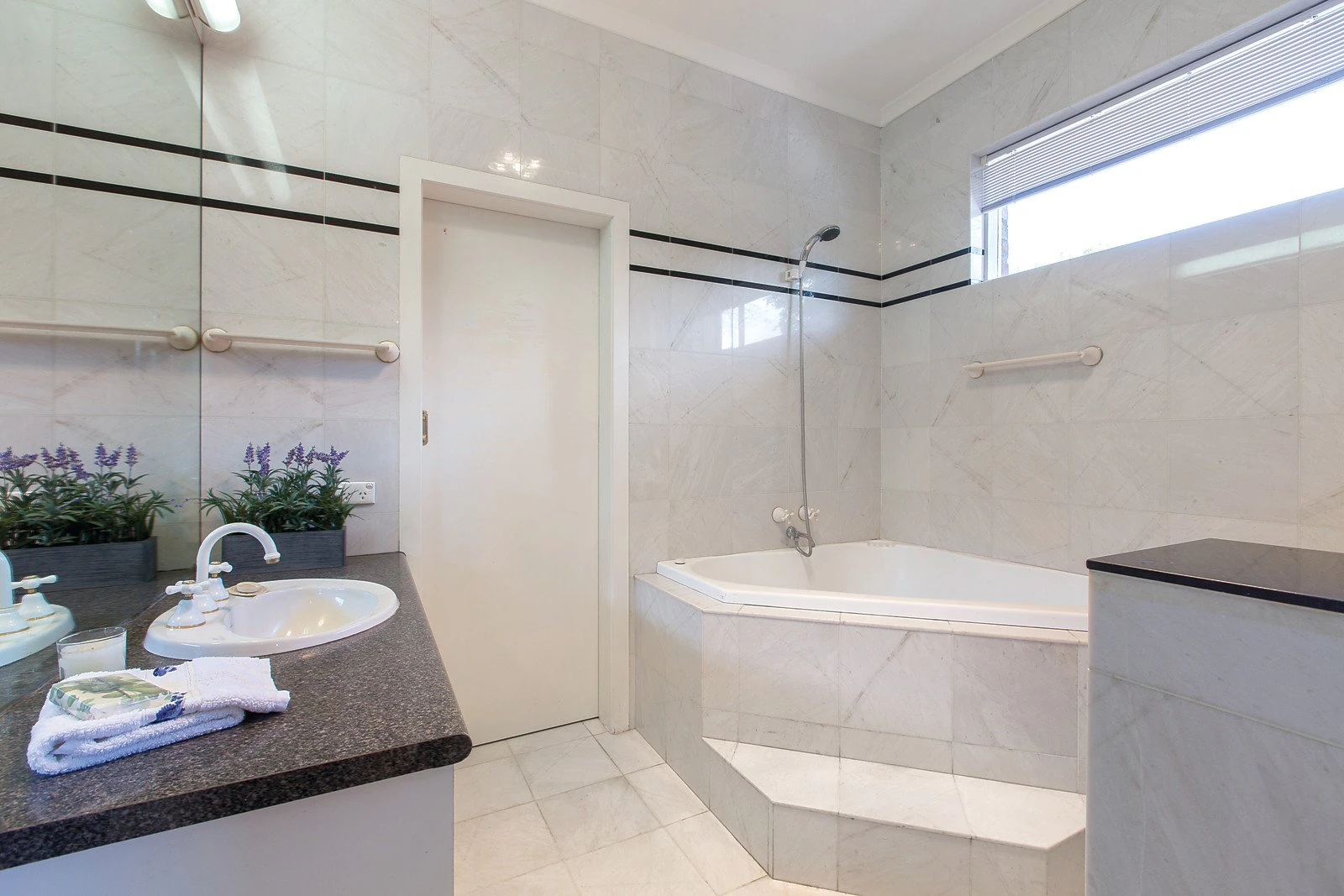 123 Edgevale Road, Kew, VIC
