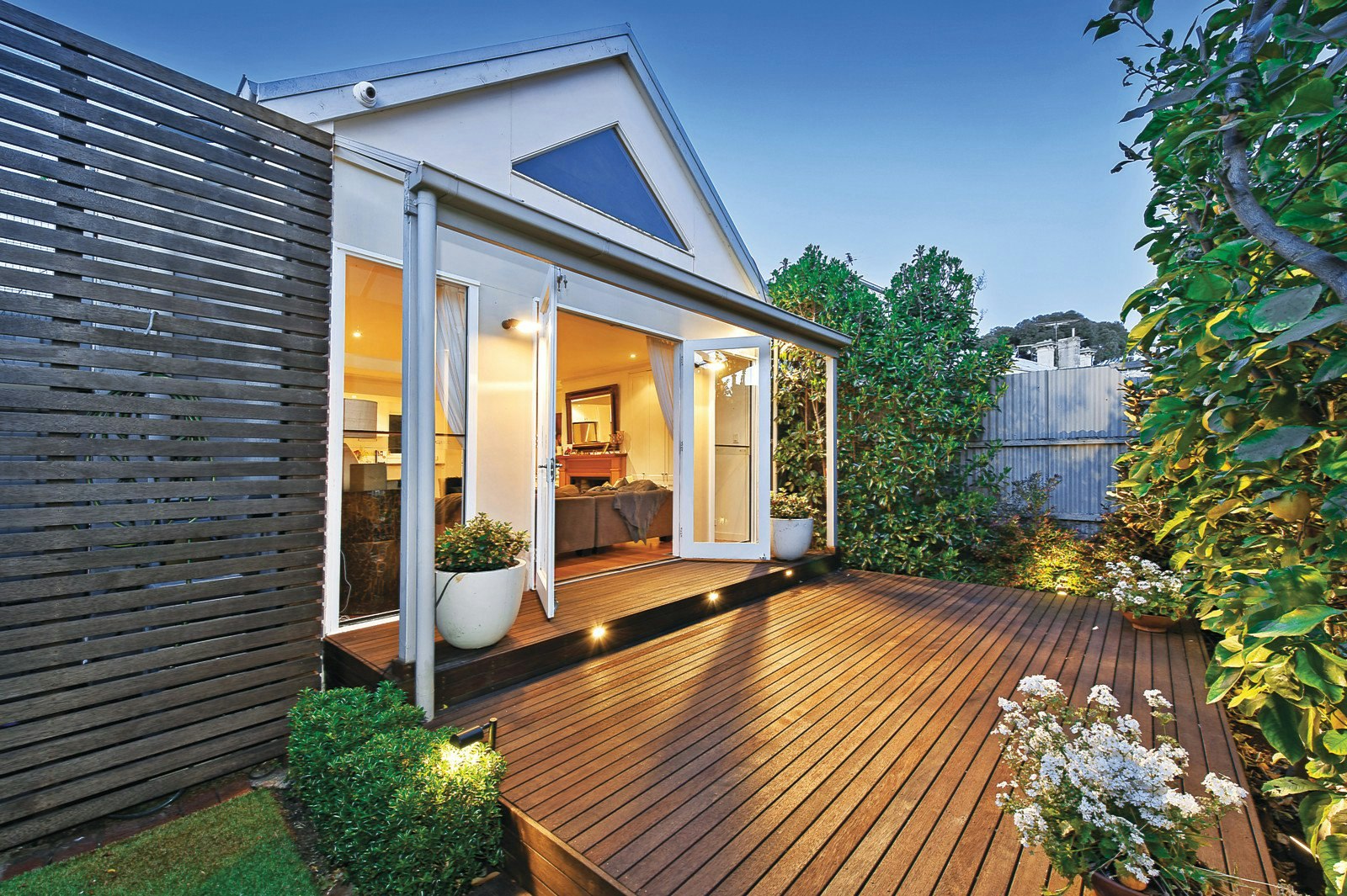 10 Howe Crescent, South Melbourne, VIC