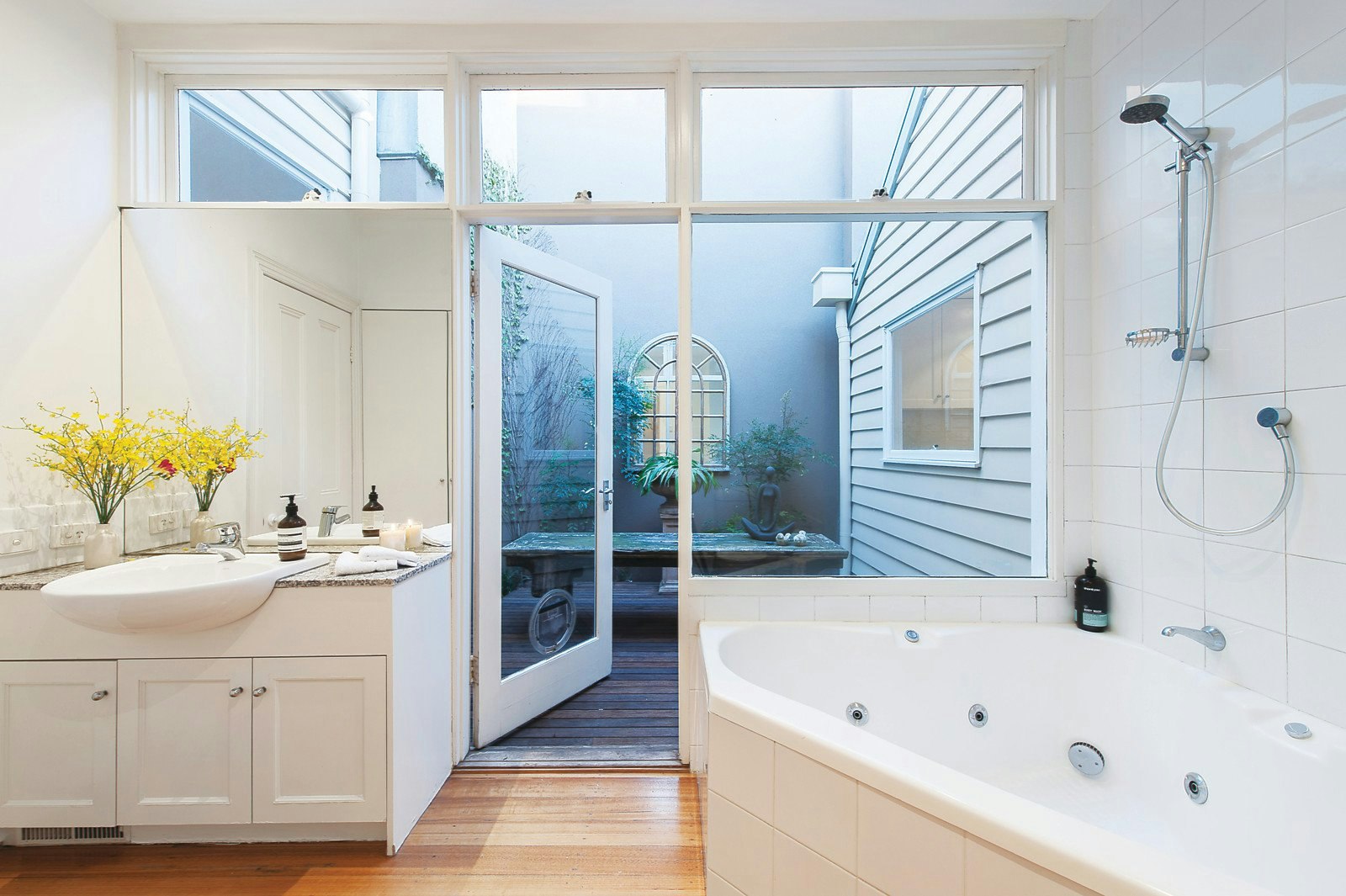 10 Howe Crescent, South Melbourne, VIC