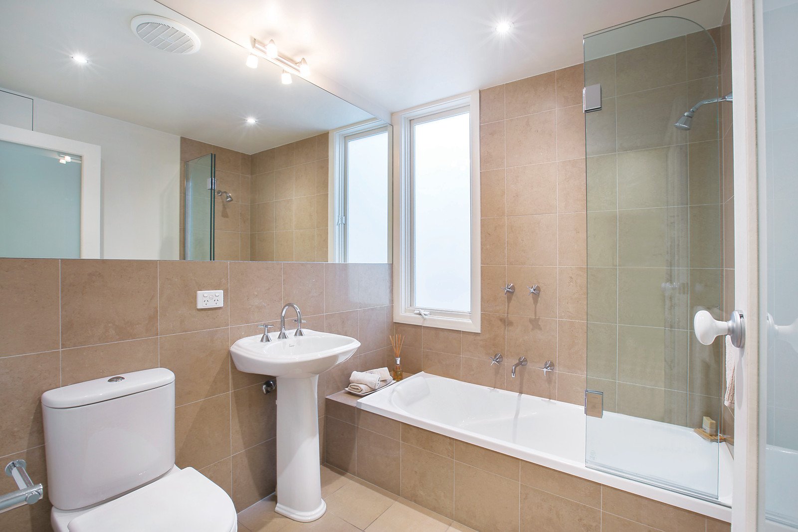 24 Bayview Avenue, Hawthorn East - Thumbnail 7
