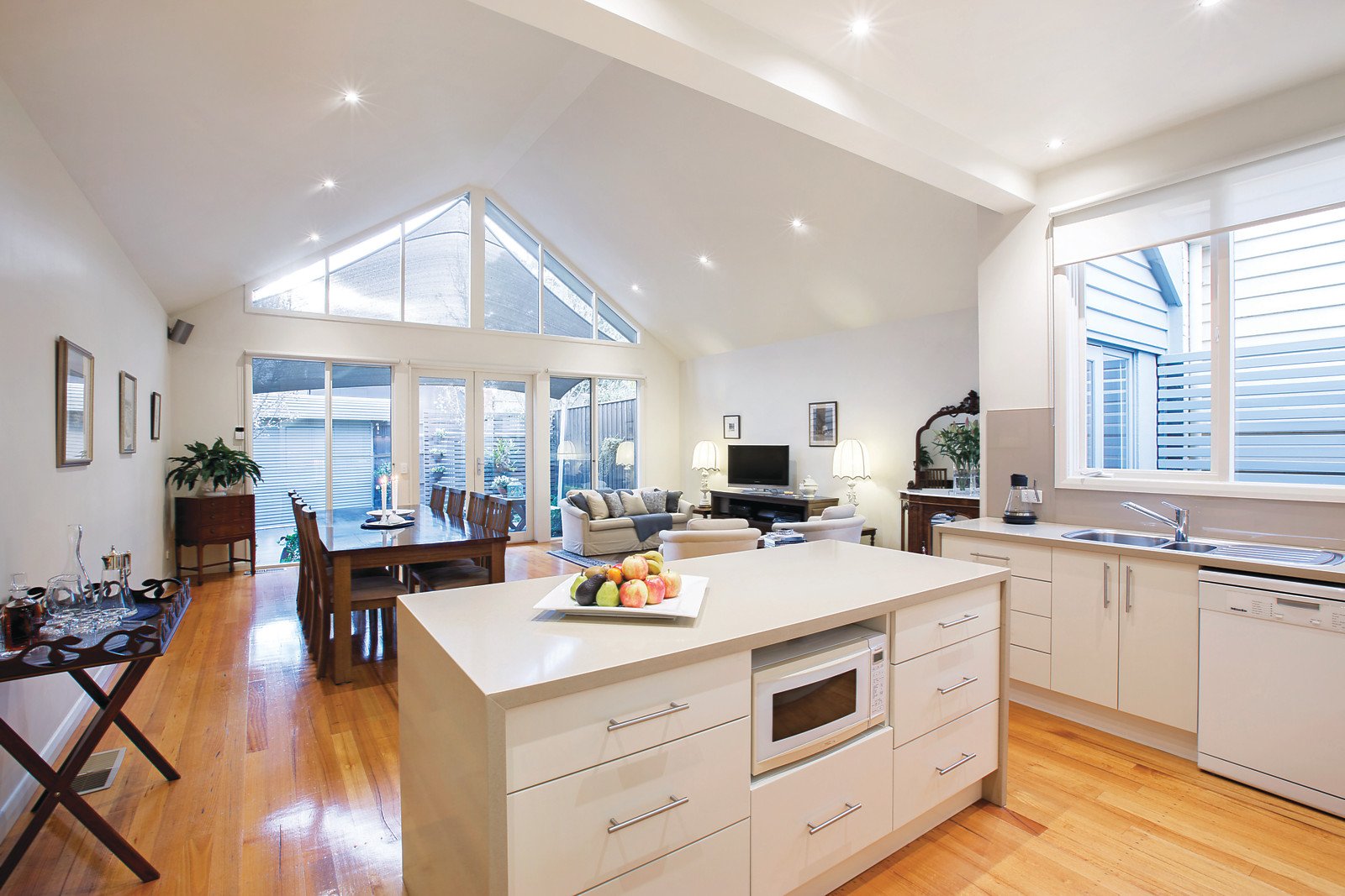 24 Bayview Avenue, Hawthorn East - Thumbnail 2