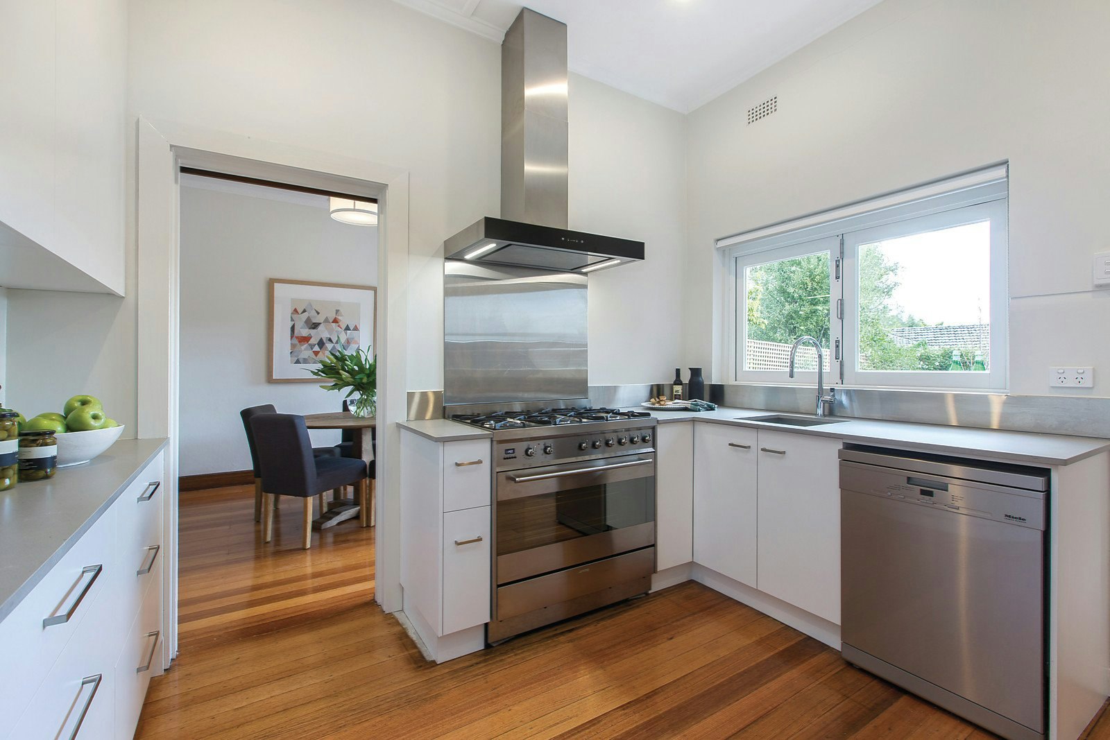 2 Grandview Avenue, Glen Iris, VIC