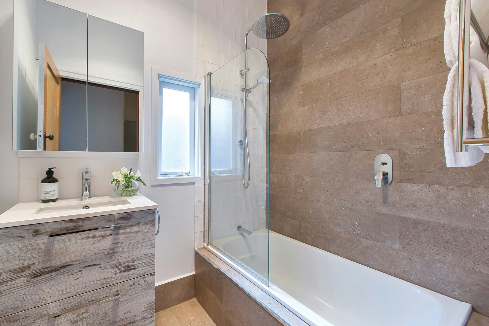 2 Grandview Avenue, Glen Iris, VIC