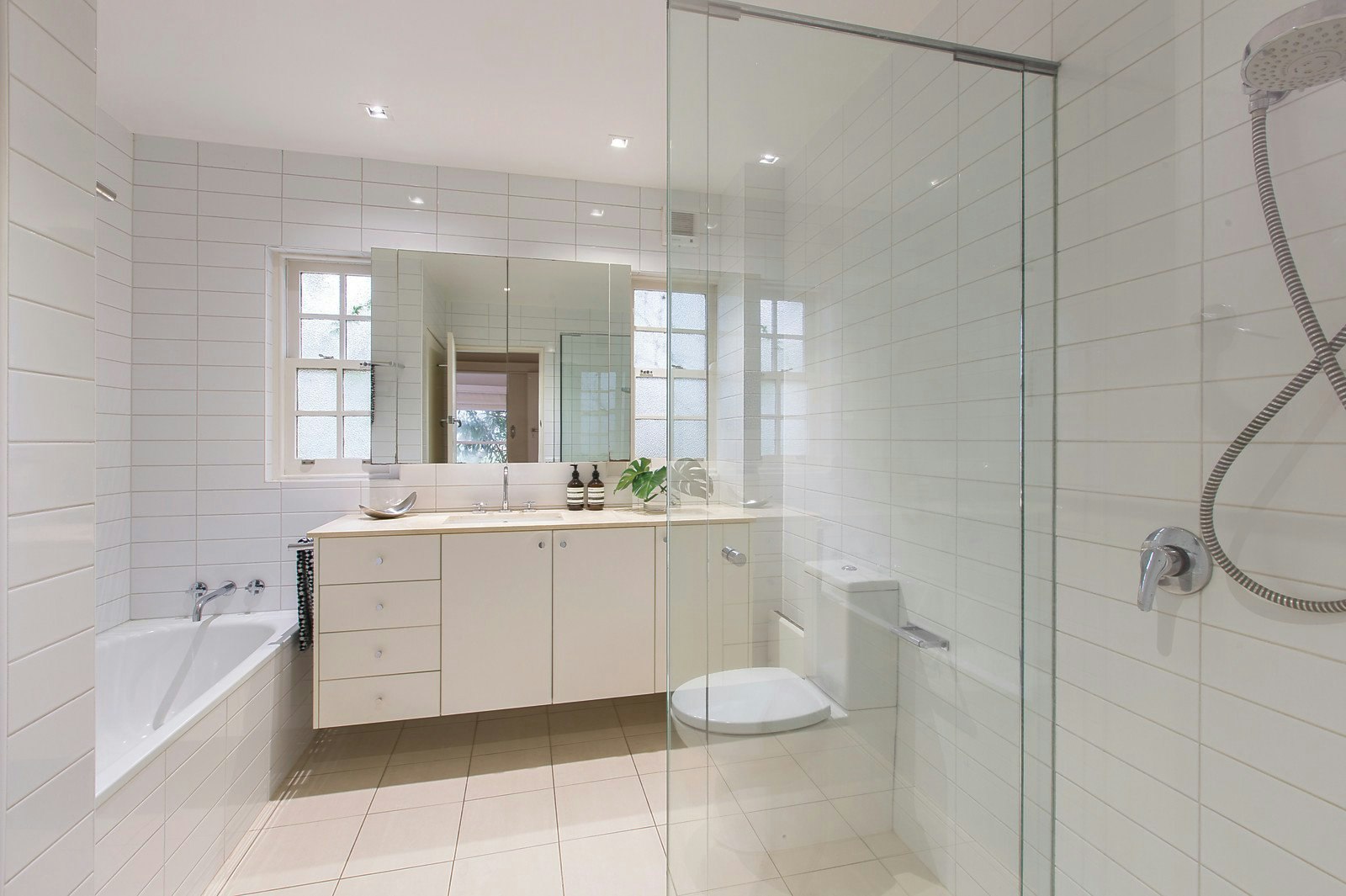 2/7 Torresdale Road, Toorak, VIC