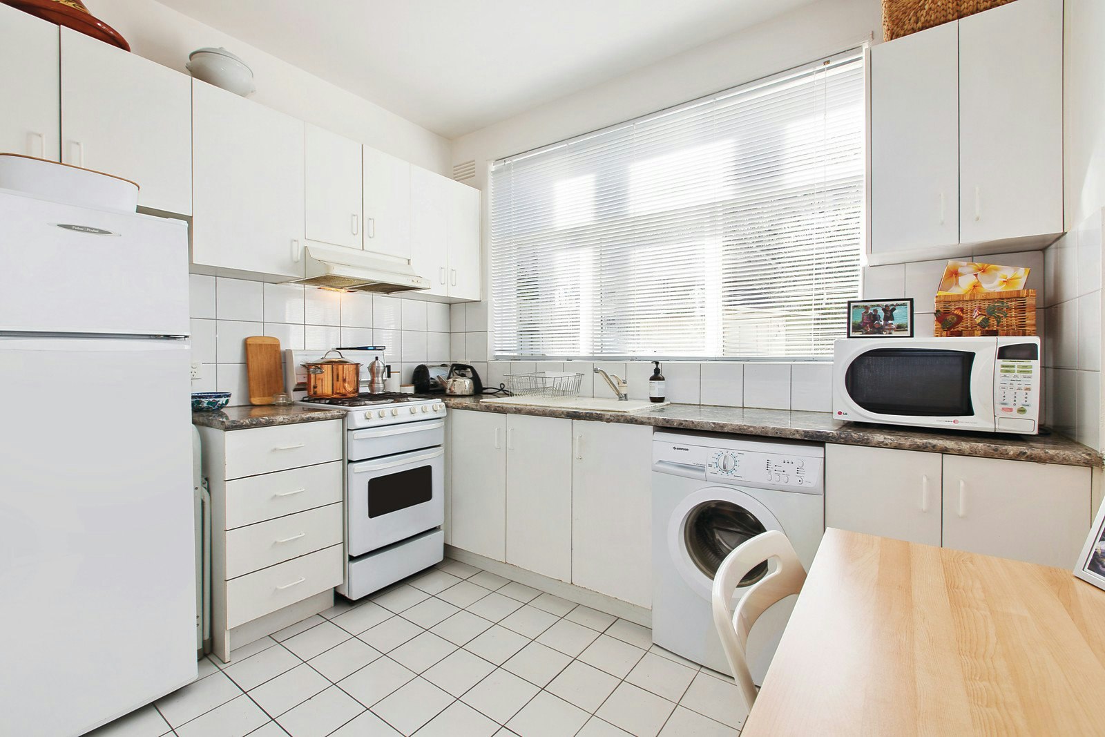 2/15 Pine Avenue, Elwood, VIC