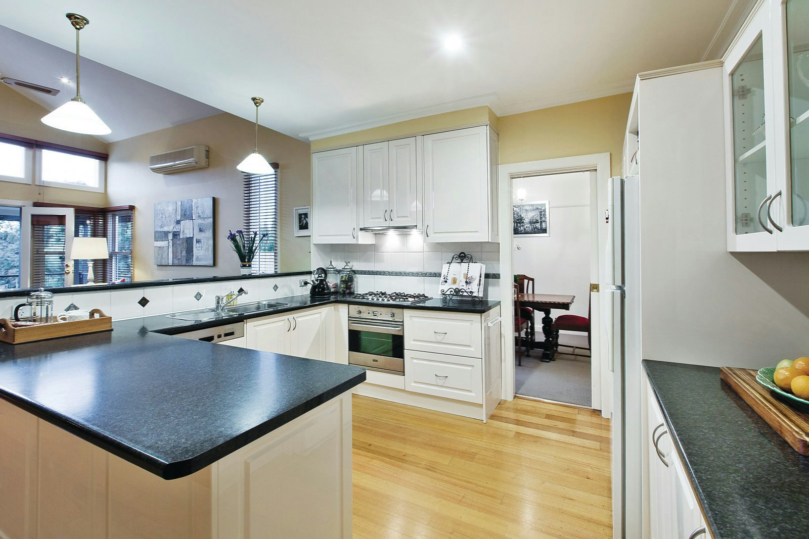 12 Moore Street, Box Hill South, VIC