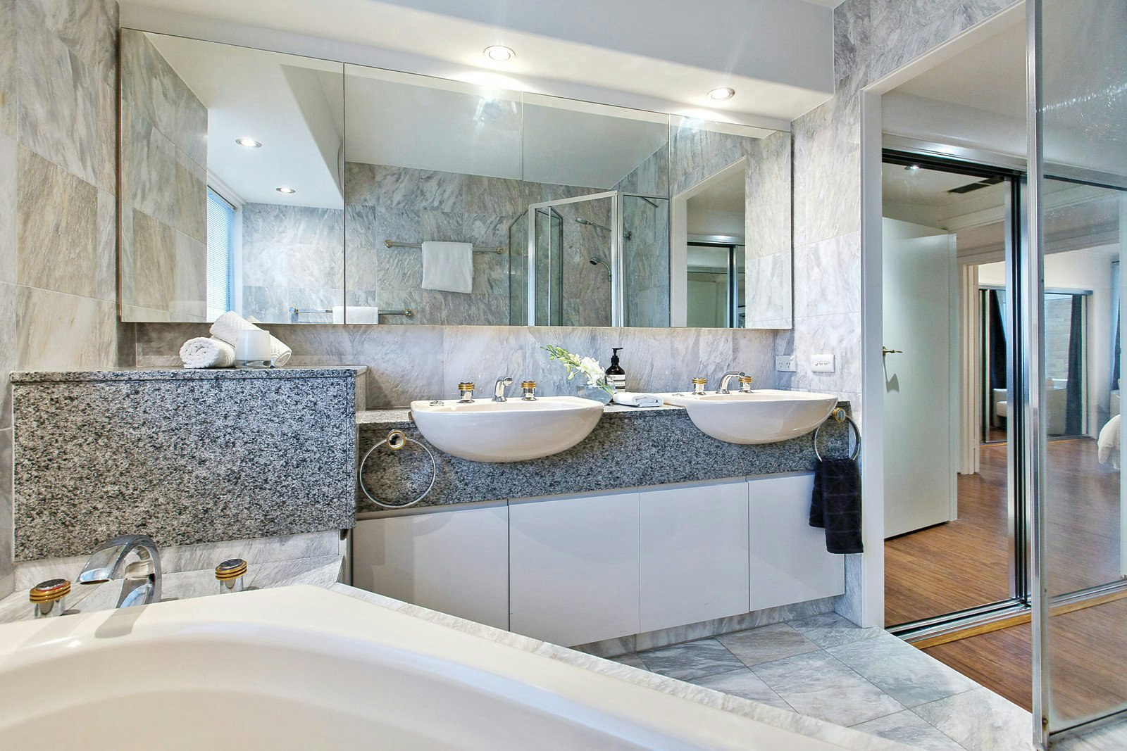 11/2 Theodore Court, Toorak, VIC