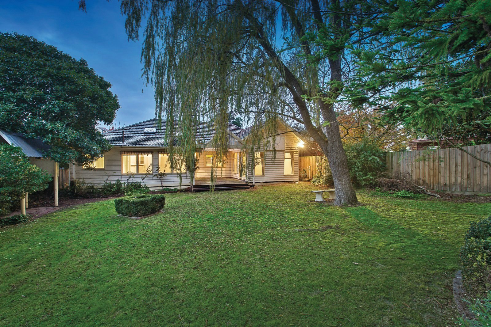 21 Barloa Road, Mont Albert, VIC