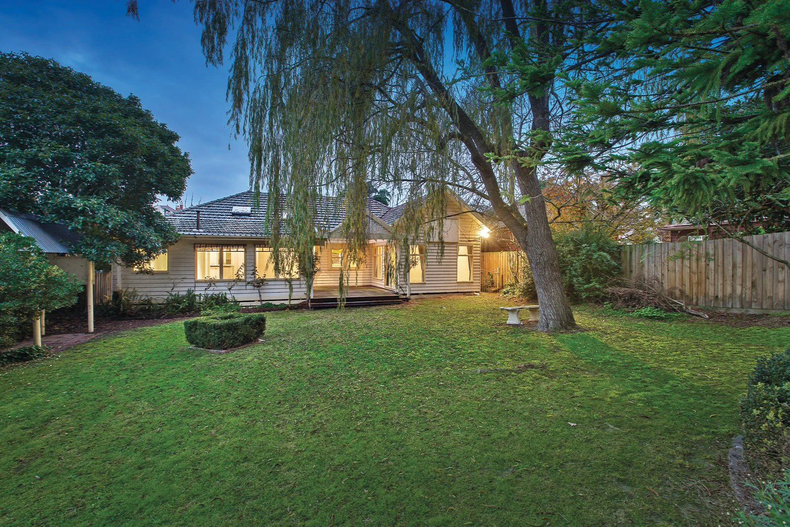 21 Barloa Road, Mont Albert, VIC