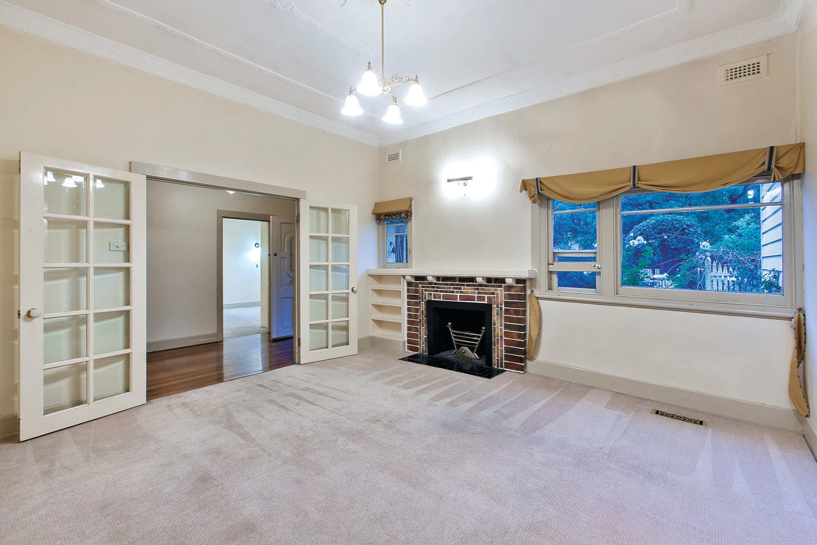 21 Barloa Road, Mont Albert, VIC