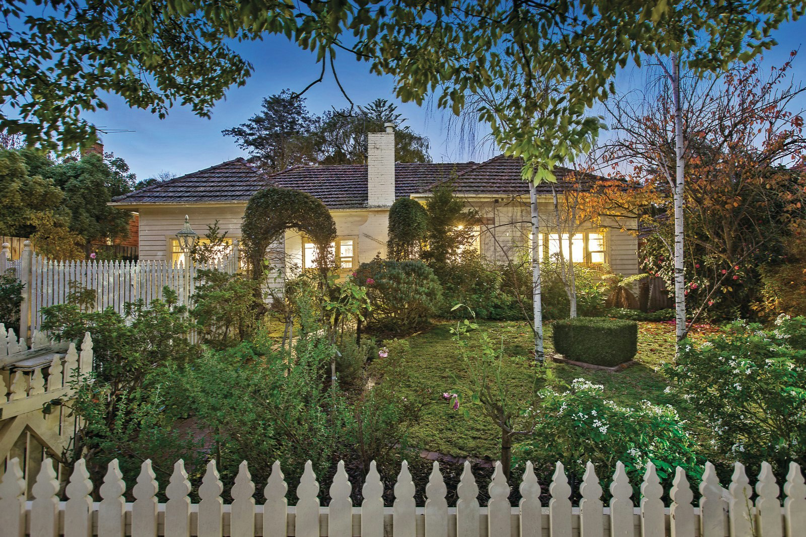 21 Barloa Road, Mont Albert, VIC