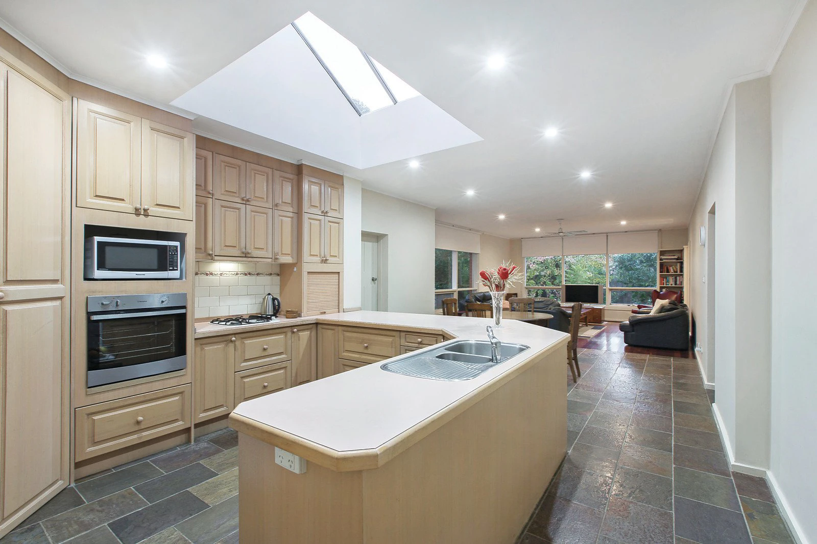 1 Hillcrest Road, Glen Iris, VIC