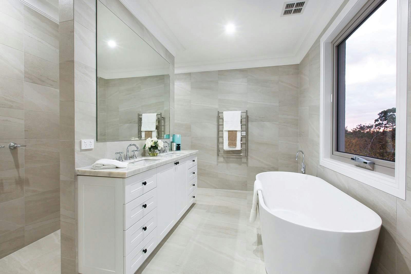 25b Kenmare Street, Mont Albert North, VIC