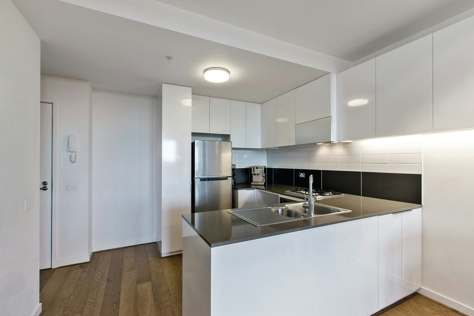 B703/10 Trenerry Crescent, Abbotsford, VIC