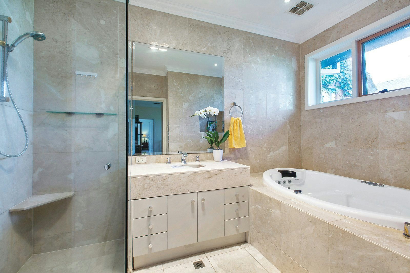 4 Leighton Court, Toorak, VIC