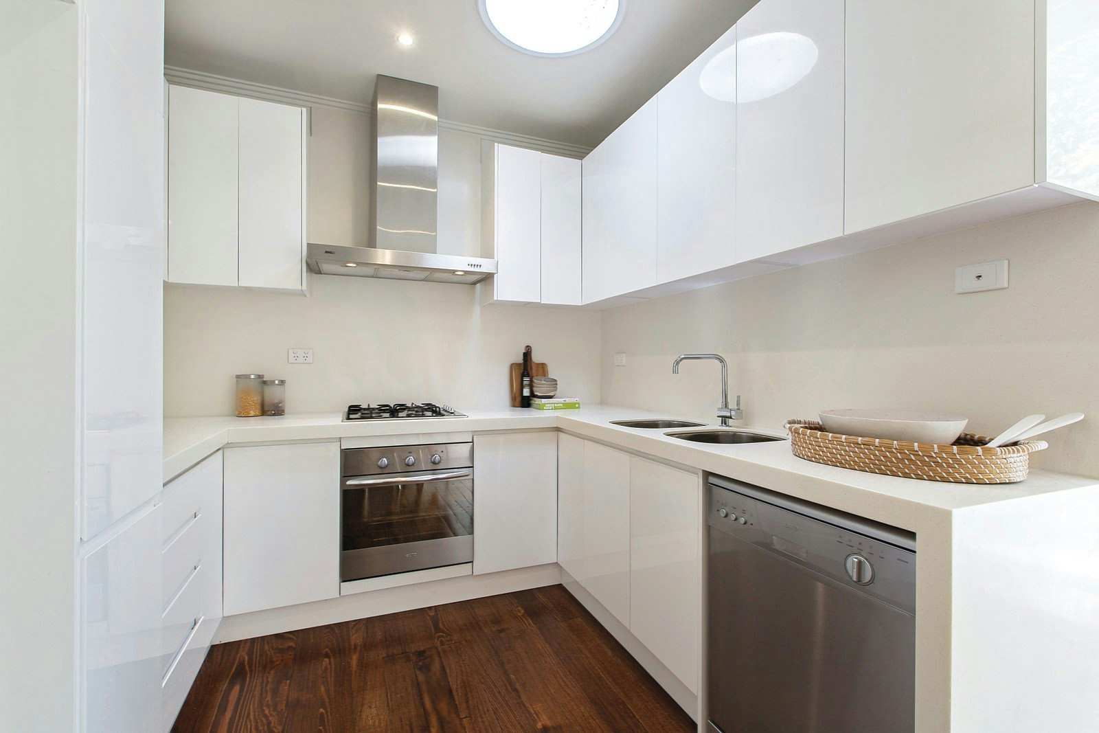 8/3 Railway Avenue, Brighton, VIC