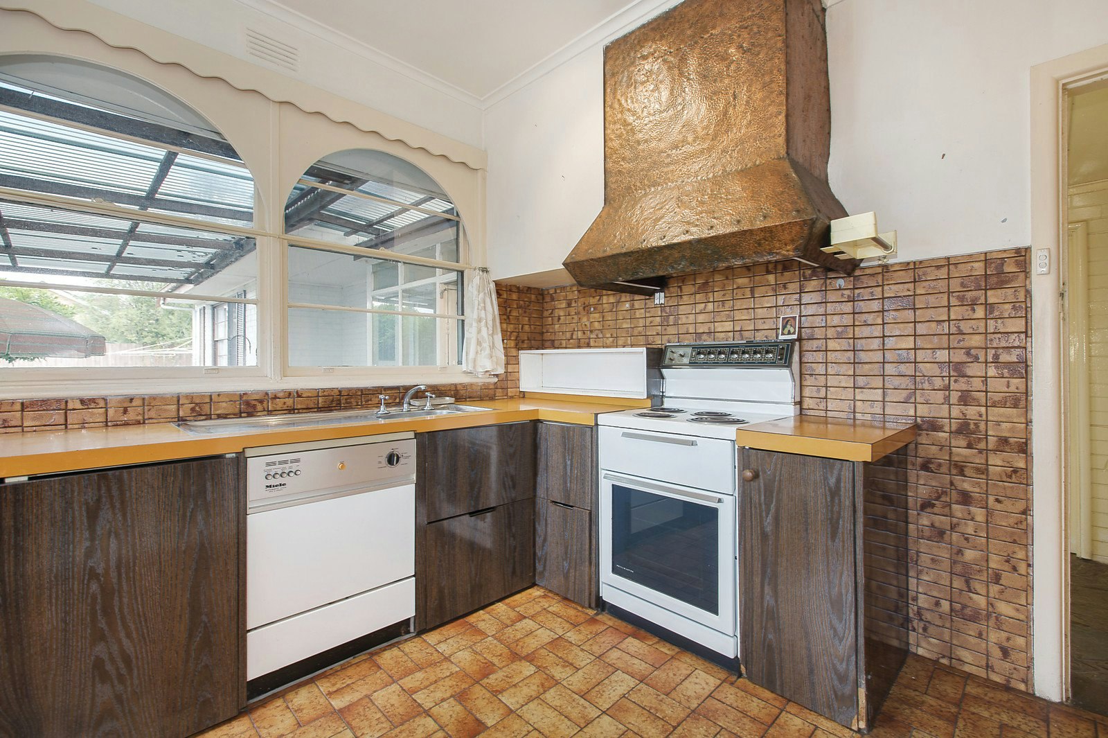 2 Leopold Street, Burwood, VIC