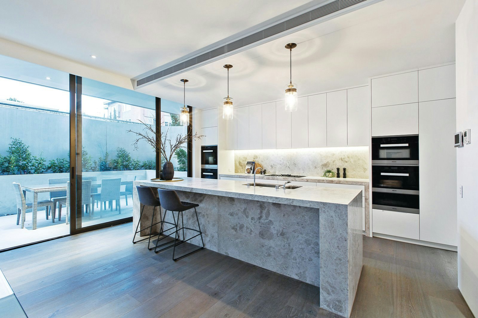 1/14A Woorigoleen Road, Toorak, VIC