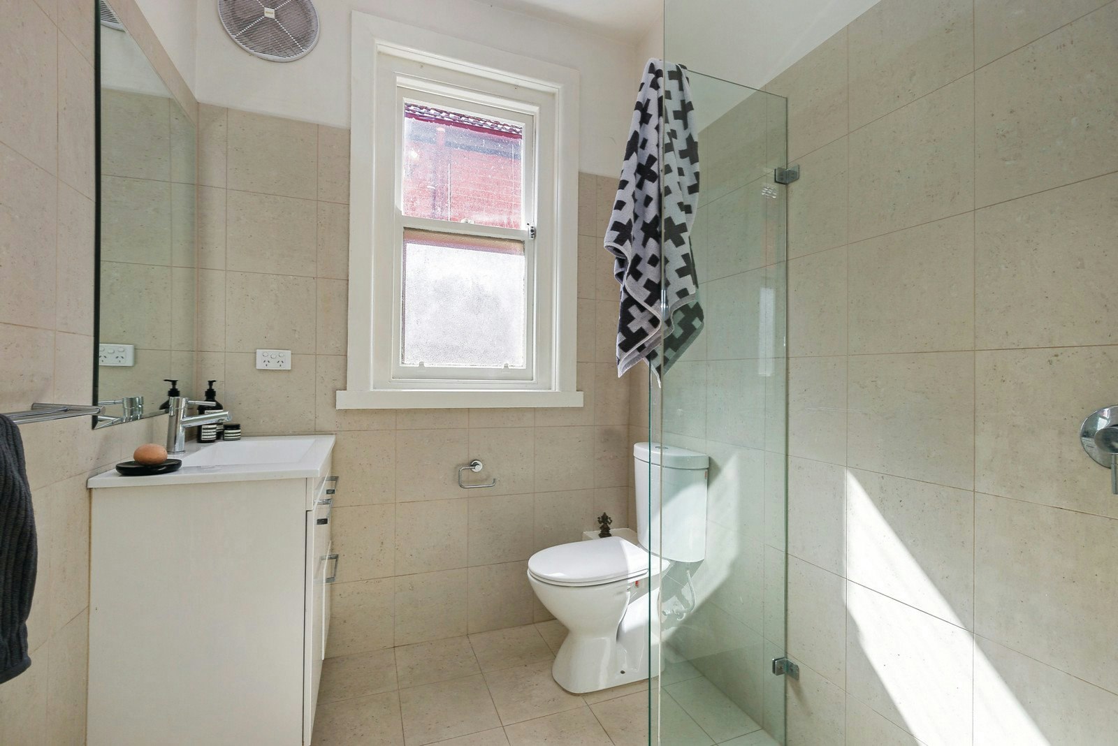 1/160 Carlisle Street, St Kilda, VIC