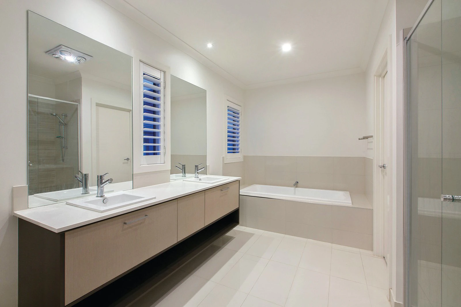 16 St Georges Avenue, Mont Albert, VIC