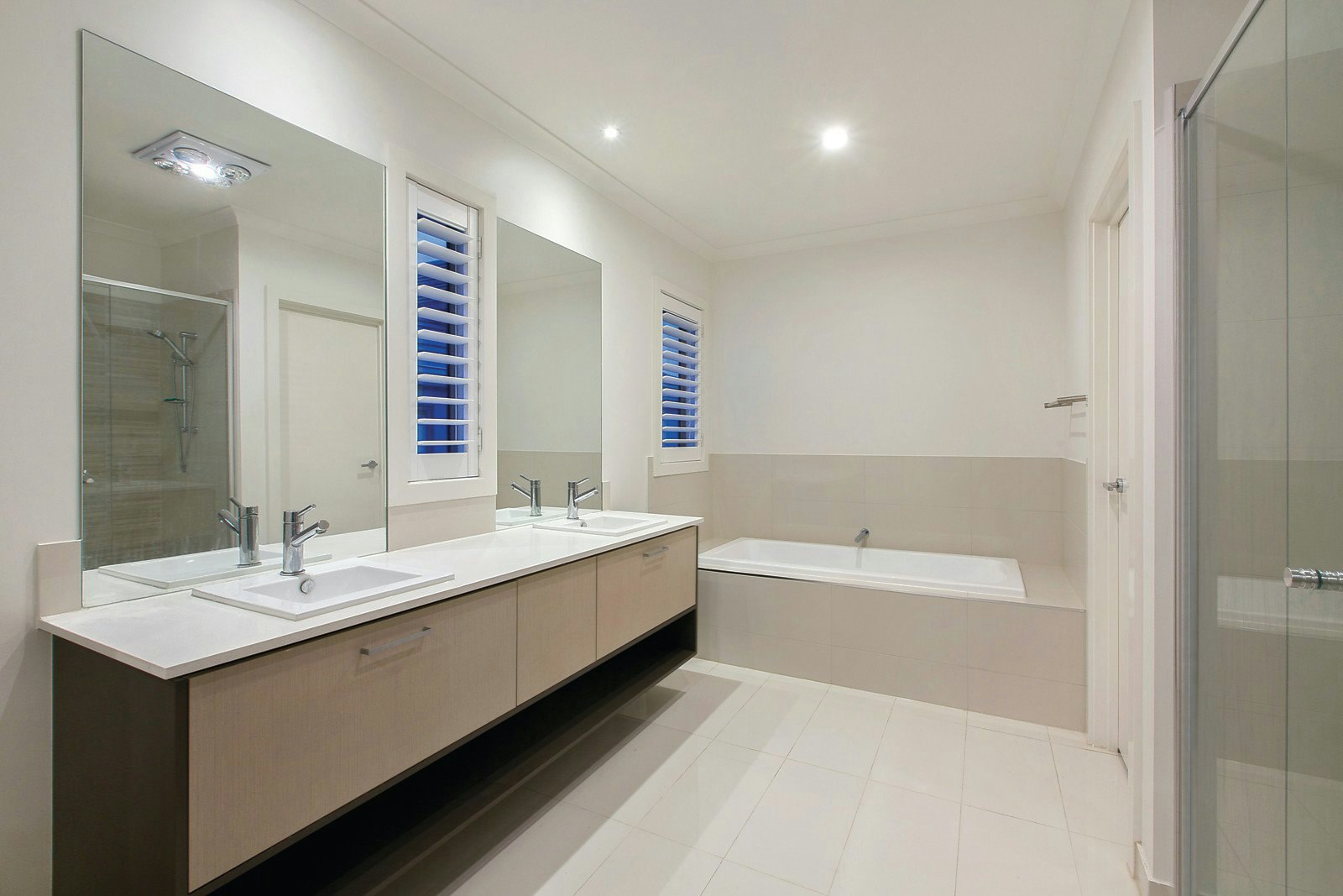 16 St Georges Avenue, Mont Albert, VIC