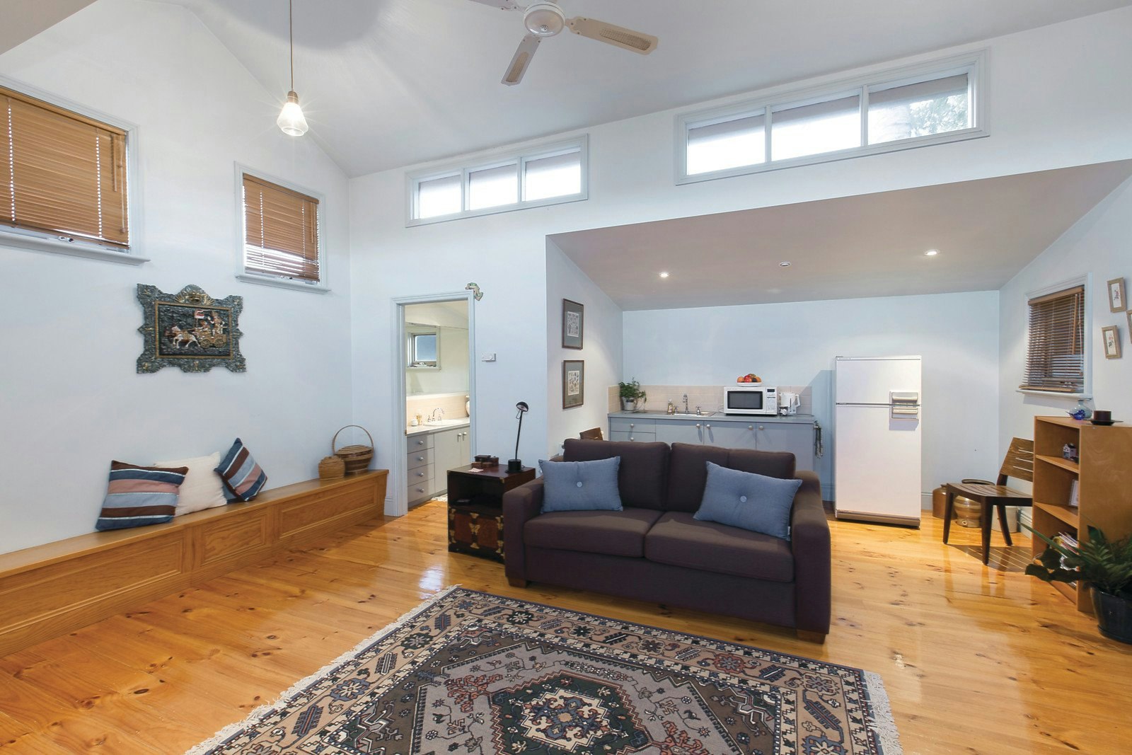 27 Loch Street, St Kilda West, VIC