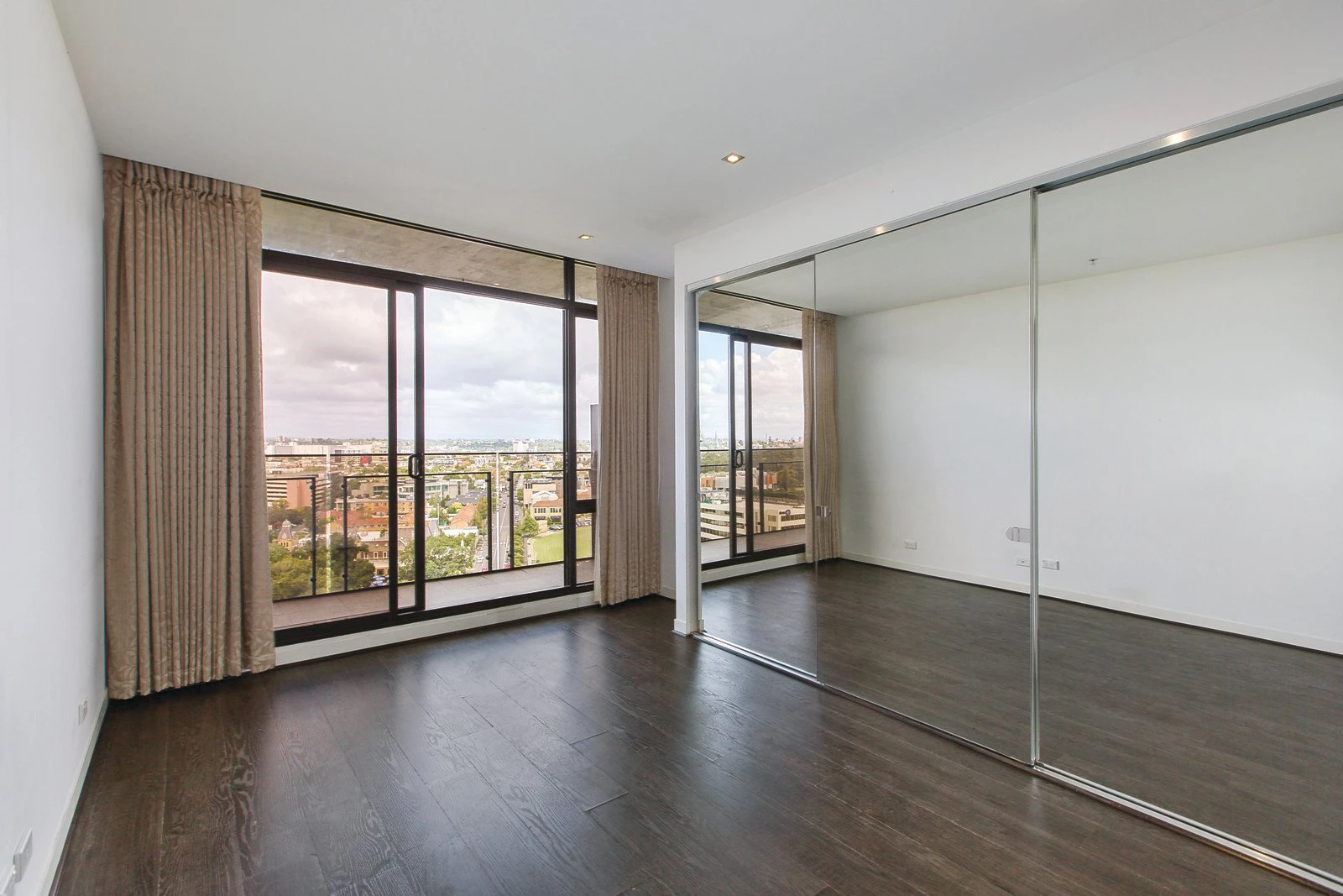 1702/572 St Kilda Road, Melbourne, VIC
