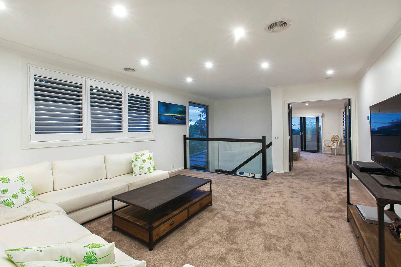 16 St Georges Avenue, Mont Albert, VIC