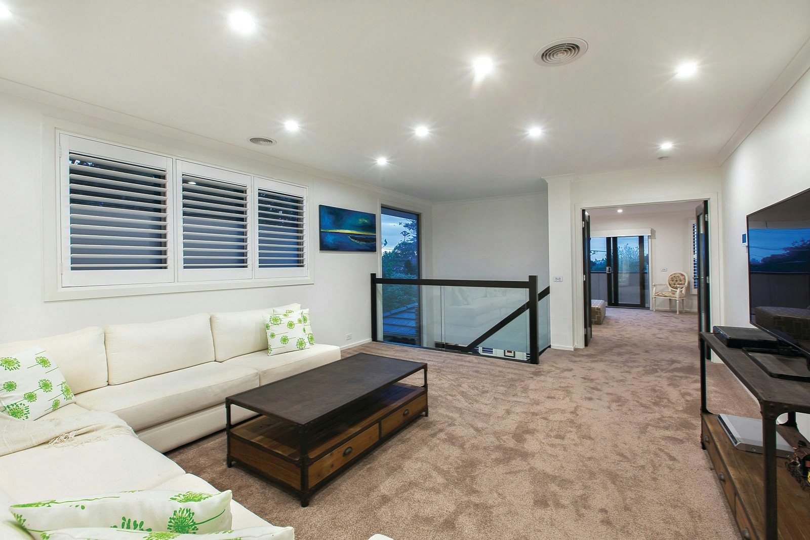 16 St Georges Avenue, Mont Albert, VIC