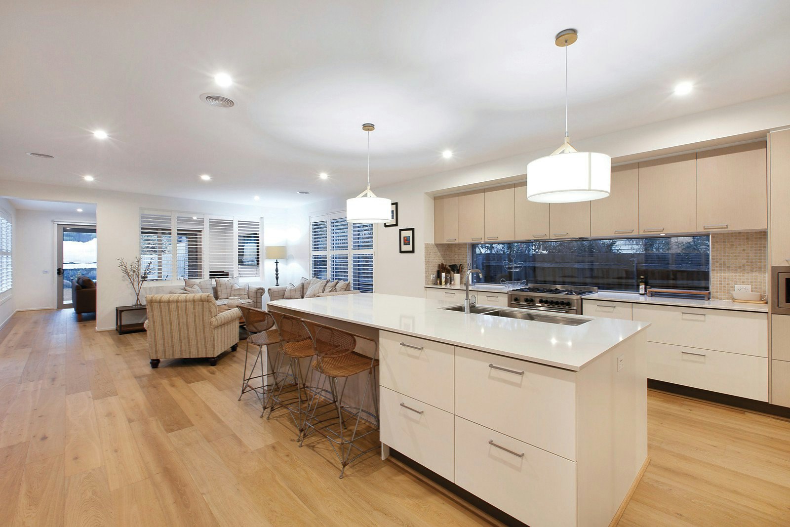 16 St Georges Avenue, Mont Albert, VIC