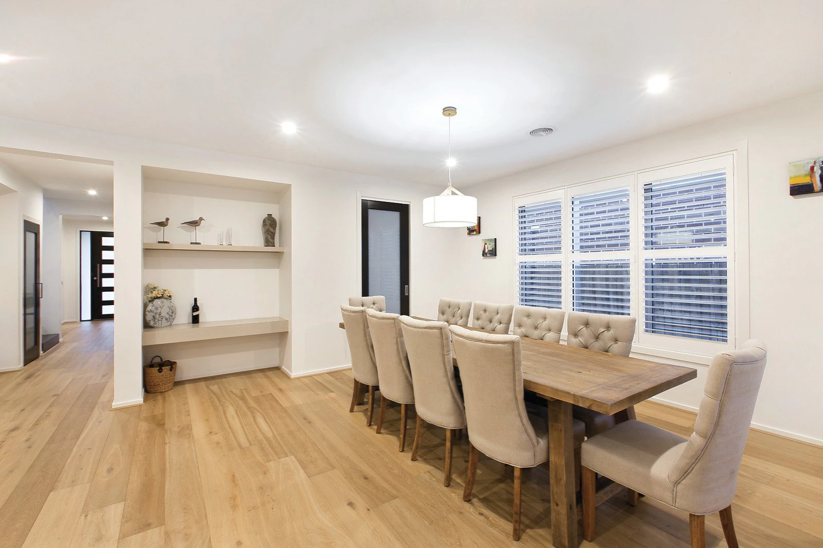 16 St Georges Avenue, Mont Albert, VIC