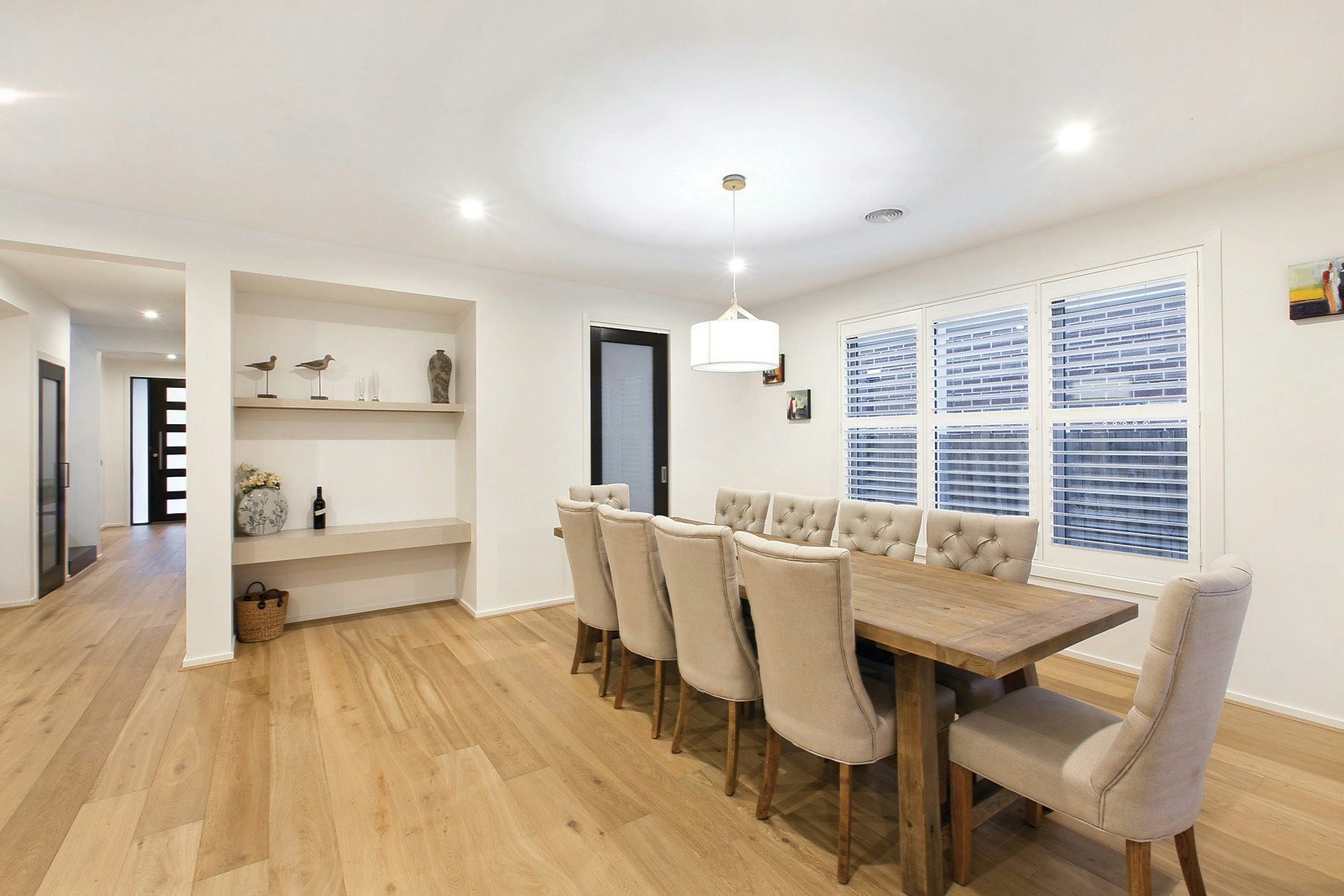 16 St Georges Avenue, Mont Albert, VIC