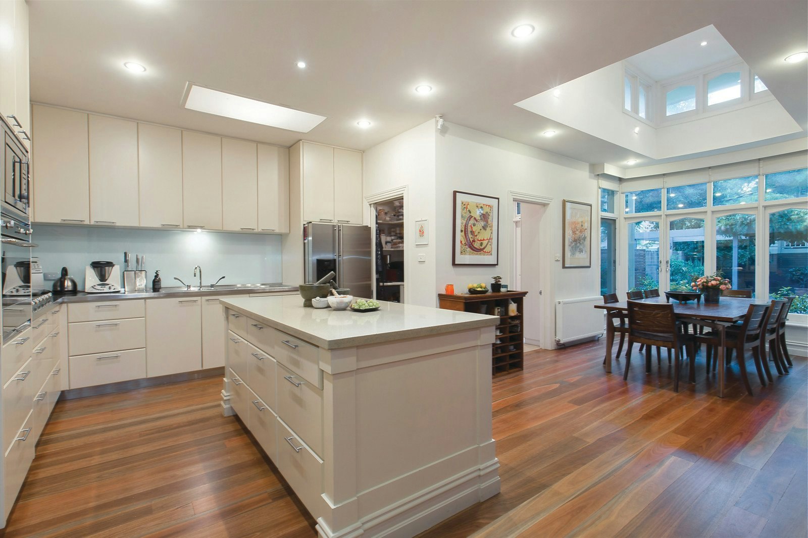 27 Loch Street, St Kilda West, VIC