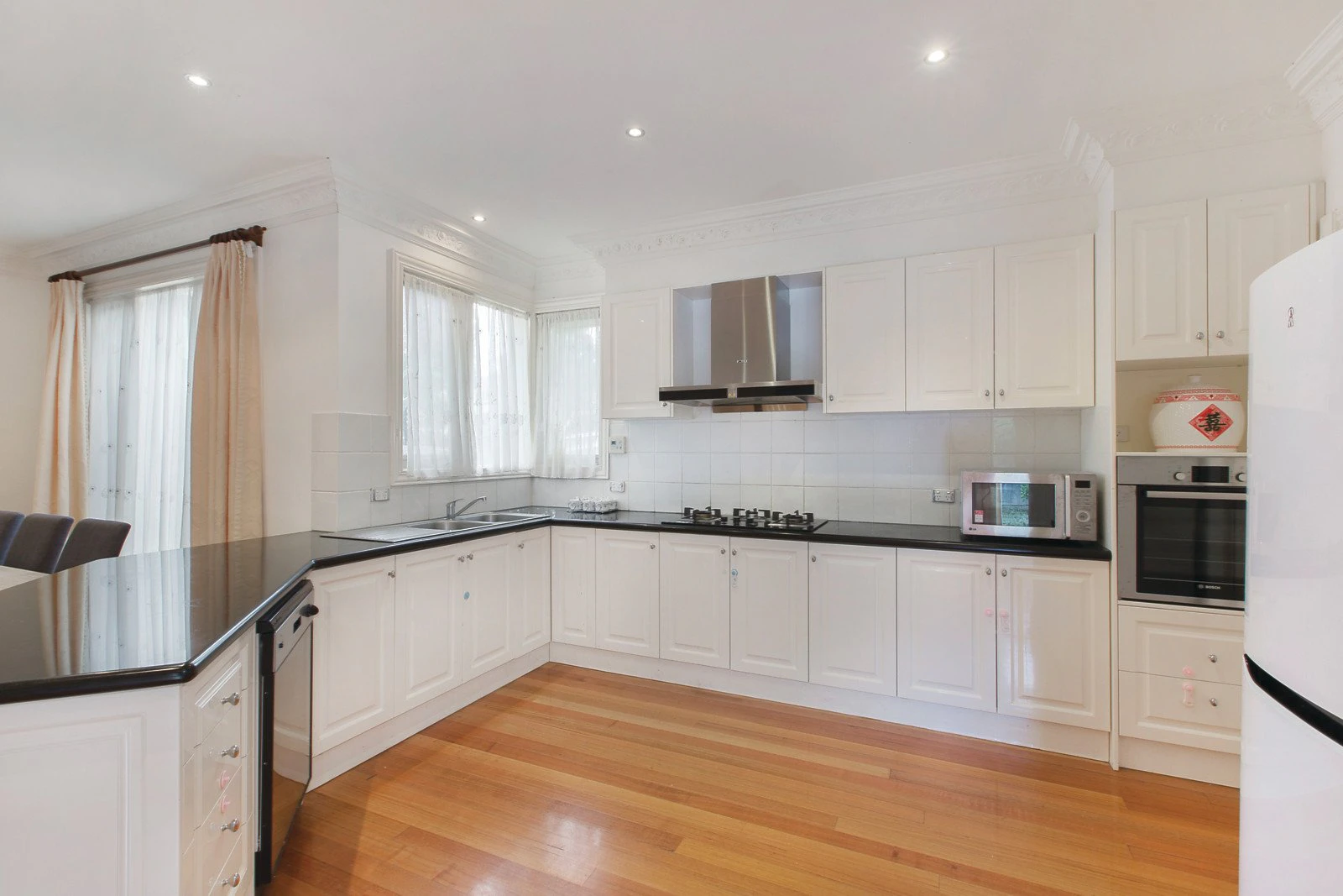 8 Rose Avenue, Surrey Hills, VIC