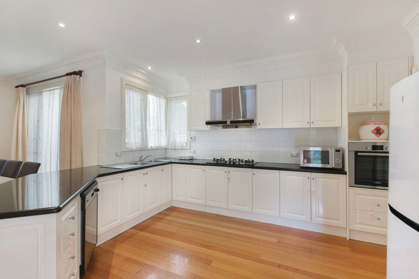 8 Rose Avenue, Surrey Hills, VIC