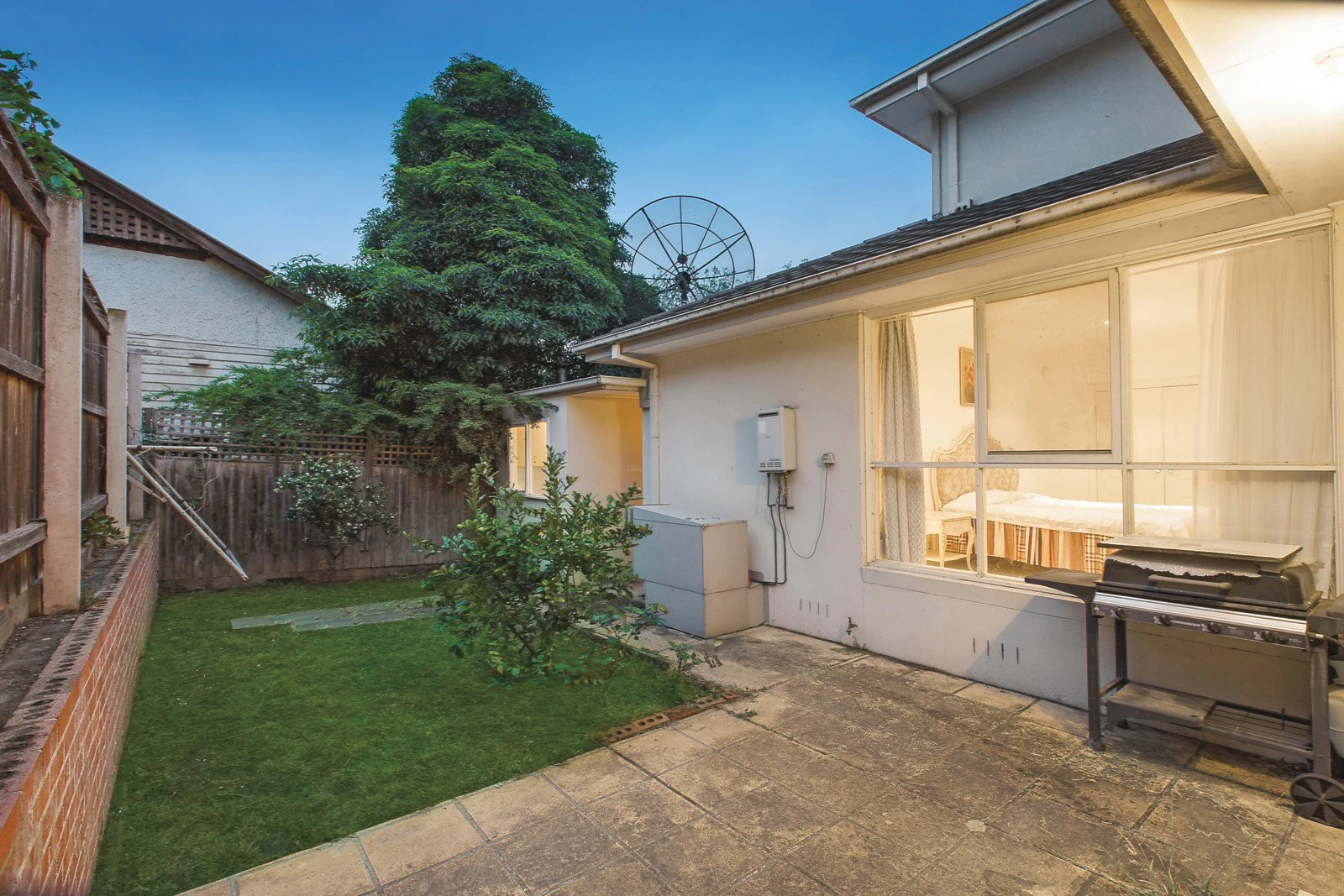 8 Rose Avenue, Surrey Hills, VIC