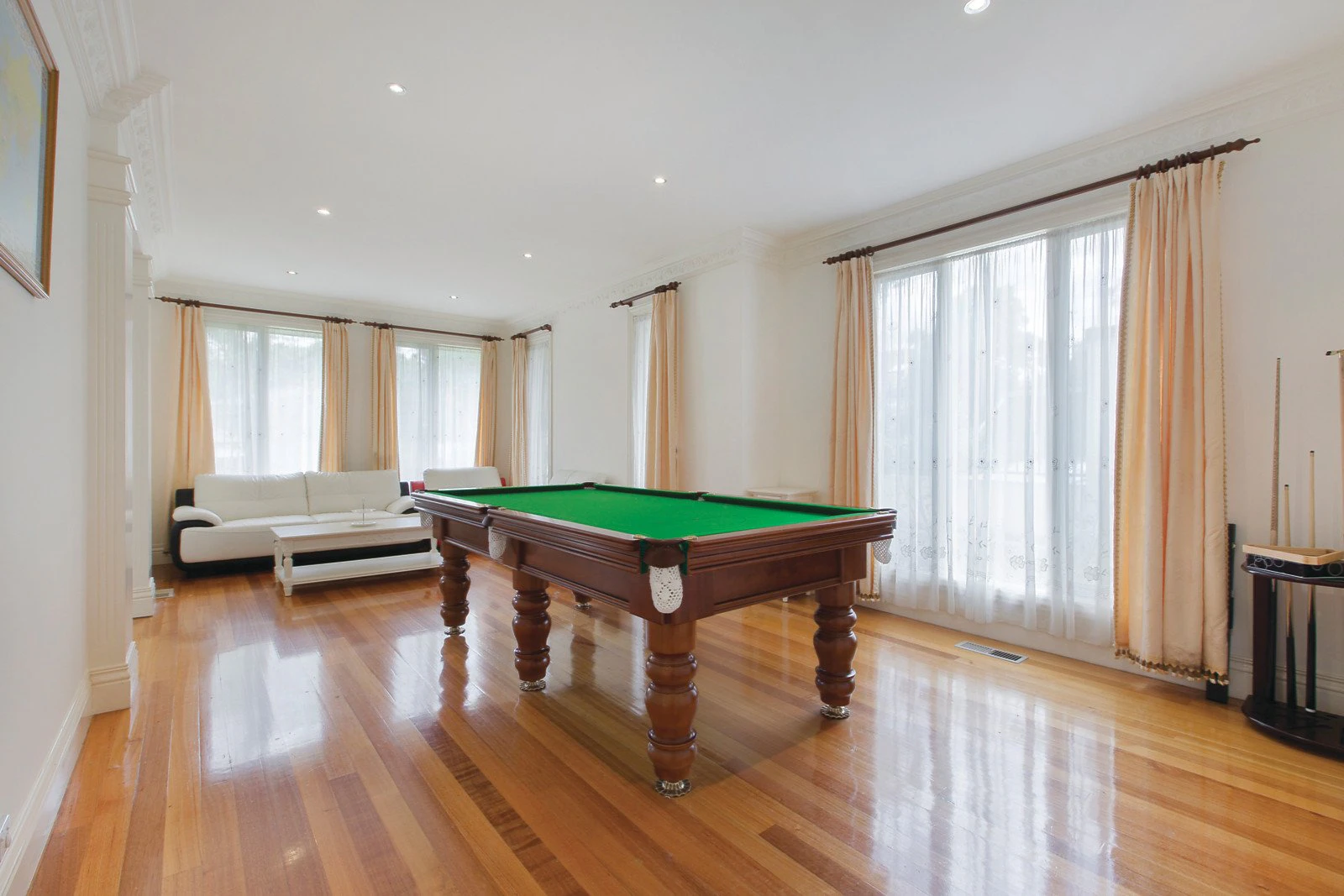 8 Rose Avenue, Surrey Hills, VIC